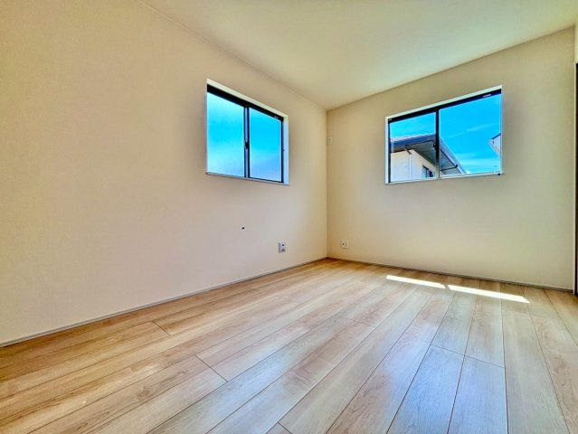 清水11番20　新築戸建　A号棟の洋室|心地の良い日差しが、朝の目覚めもスッキリさせてくれますね(*´▽｀*)