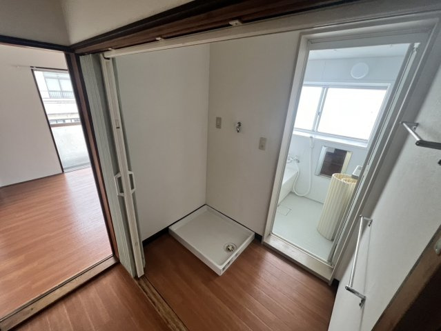 さつきが丘花島住宅の洗面所