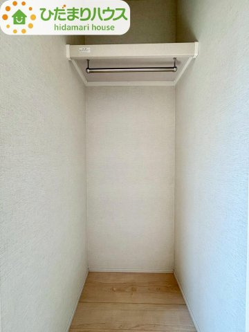 清水11番20　新築戸建　B号棟の収納|1階洋室には収納スペースもあるので、大変便利です！