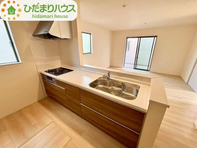 清水11番20　新築戸建　B号棟のキッチン|リビング全体を見渡せる対面式キッチンです♪