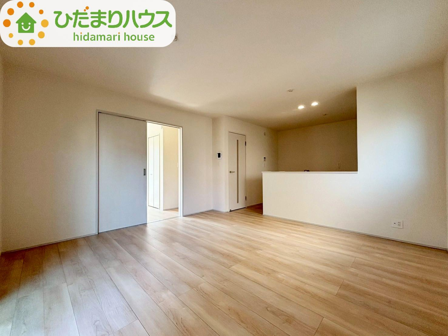 清水11番20　新築戸建　B号棟の居間・リビング|ダイニングとリビングスペースを分けてレイアウトできる十分な広さがあります！