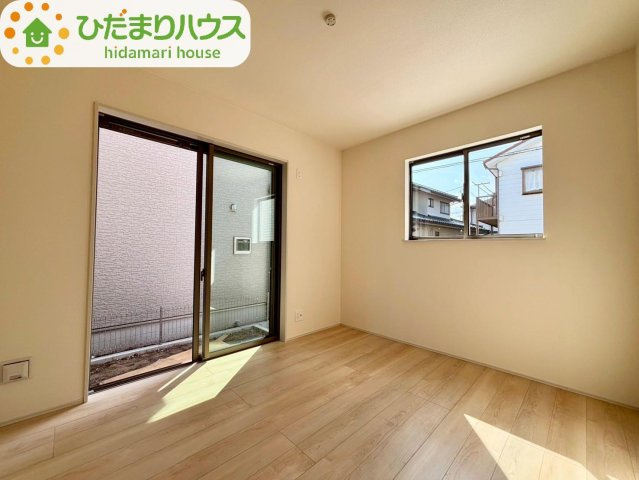 清水11番20　新築戸建　B号棟の洋室|リビング隣室なので、来客用のお部屋としても使いやすいです！将来的には在宅ワークの書斎や子供のプレイルームとしても活用できます！