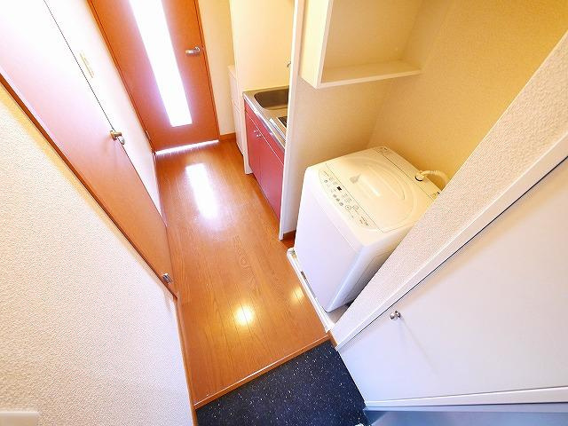 レオパレスＴａｋｕｙａⅢの玄関|収納もある玄関です