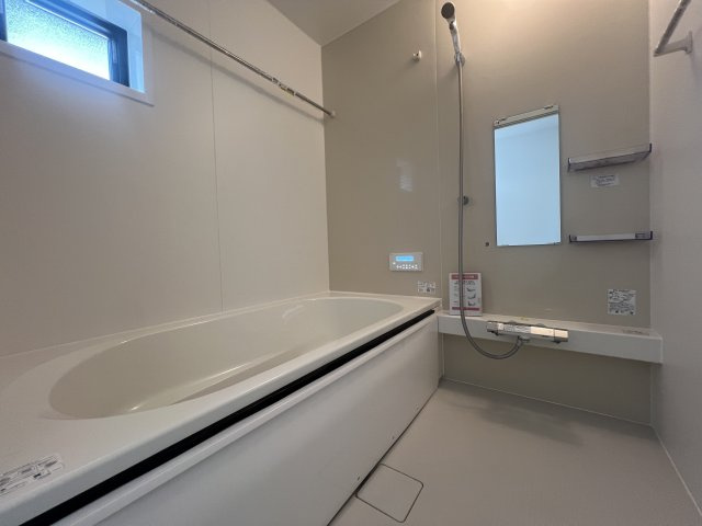 駐車場３台、いや、４台イケるんじゃ？な【栄区野七里】新築戸建の浴室