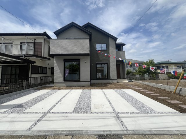 駐車場３台、いや、４台イケるんじゃ？な【栄区野七里】新築戸建の外観|きれいな外観です