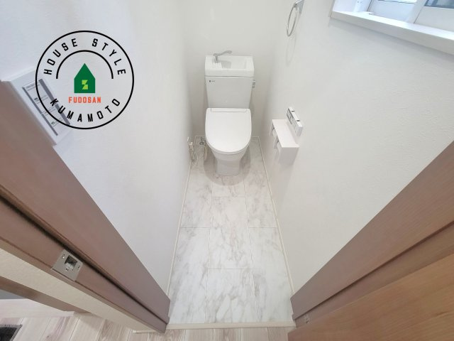 宇城市不知火町高良第2-2棟（1号棟）のトイレ|温水洗浄便座を完備しております。2ヶ所にトイレがあるのは朝の慌ただしい時間も安心です。