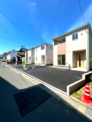 新築戸建　須坂市春木町第1　全3棟の前面道路含む現地写真