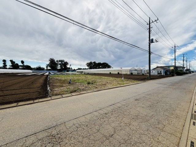 敷地面積９０坪　売地　川越市中福の前面道路含む現地写真|北西側６．２ｍ公道に１３ｍ接道！お車の出し入れもラクラクです♪