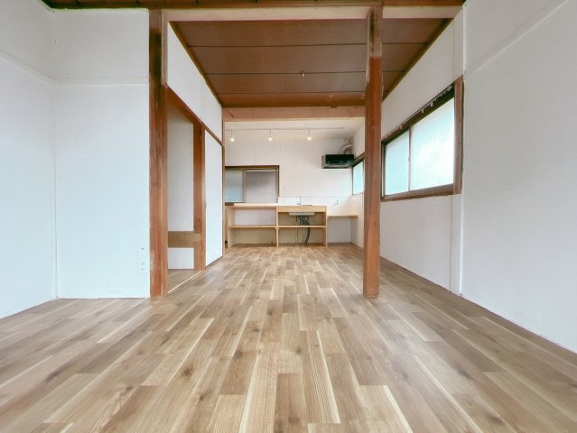 京町戸建の洋室