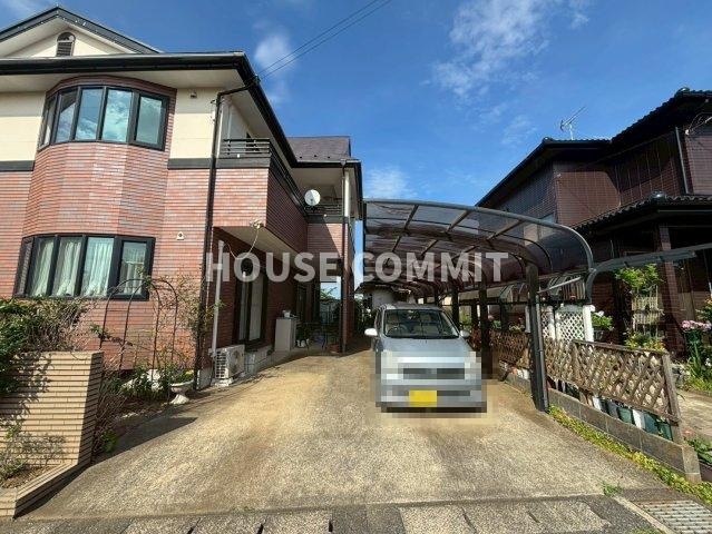 八街に　二世帯住宅の駐車場