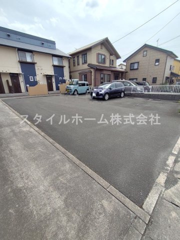 OMメゾンZoushiの駐車場|同建物内別部屋の写真です。