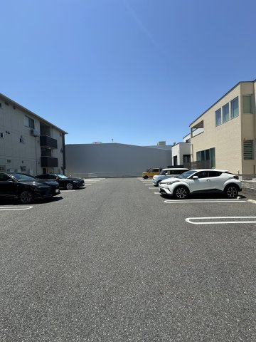 クリア　トゥレスＡの駐車場