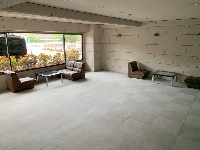 サンシティ朝霧のエントランス