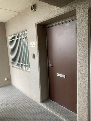 サンシティ朝霧の玄関
