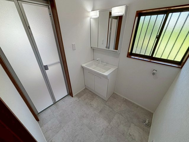 中古住宅 　中の独立洗面台