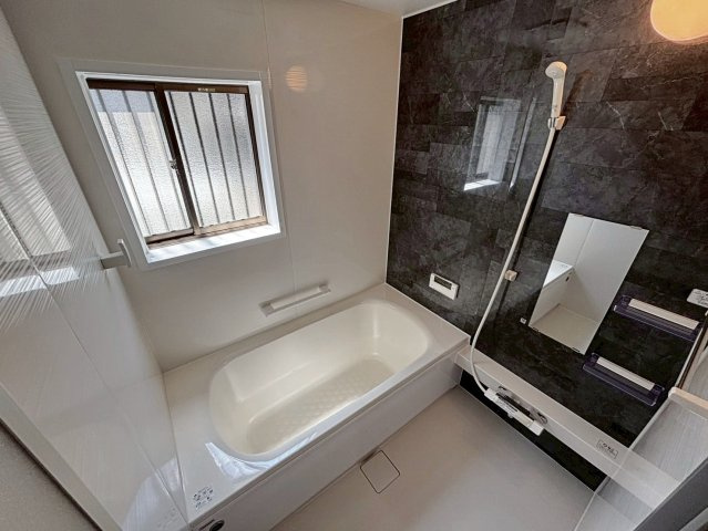 中古住宅 　中の浴室