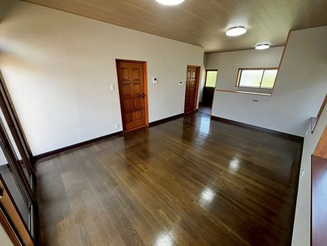 中古住宅 　中の居間・リビング