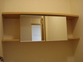 リバーサイドコスモスⅠの収納|ＷＣ鏡付き収納