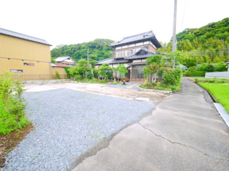 【駐車場】 | 山武市富田ト　和風中古戸建 | 敷地約350坪+道路反対側1区画 和風５DK 一部リフォーム済み JR総武本線成東駅徒歩約17分