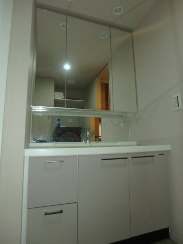 ポレスター倉敷駅西の独立洗面台