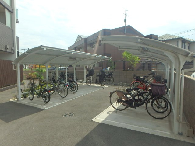 ポレスター倉敷駅西の駐輪場
