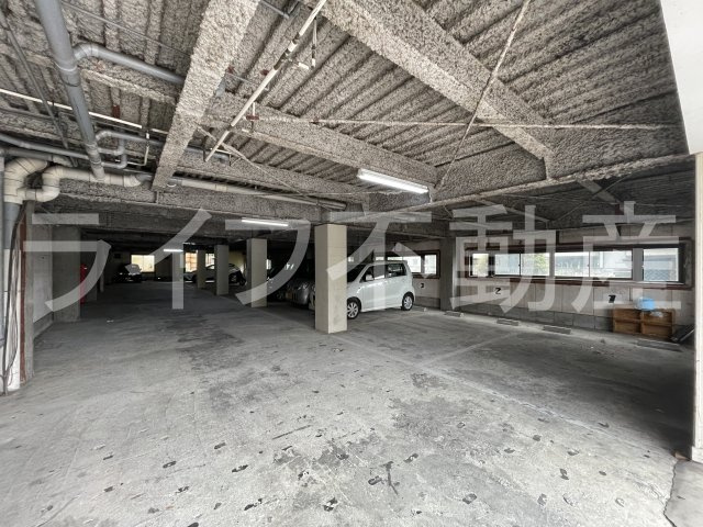 ベストレジデンス瓢箪山Iの駐車場