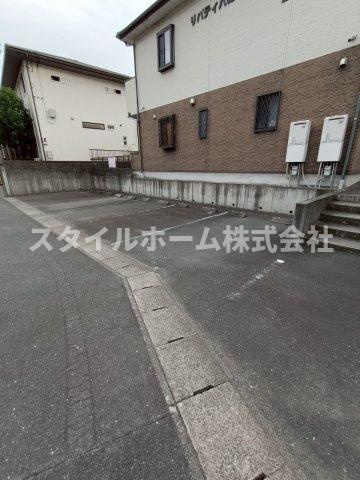 リバティ八幡Bの駐車場