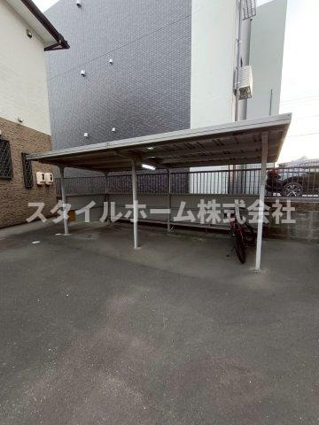 リバティ八幡Bの駐車場