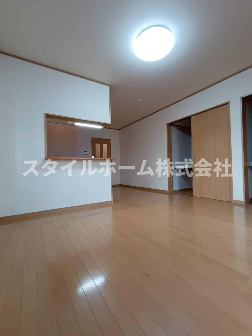 リバティ八幡Bの居間・リビング