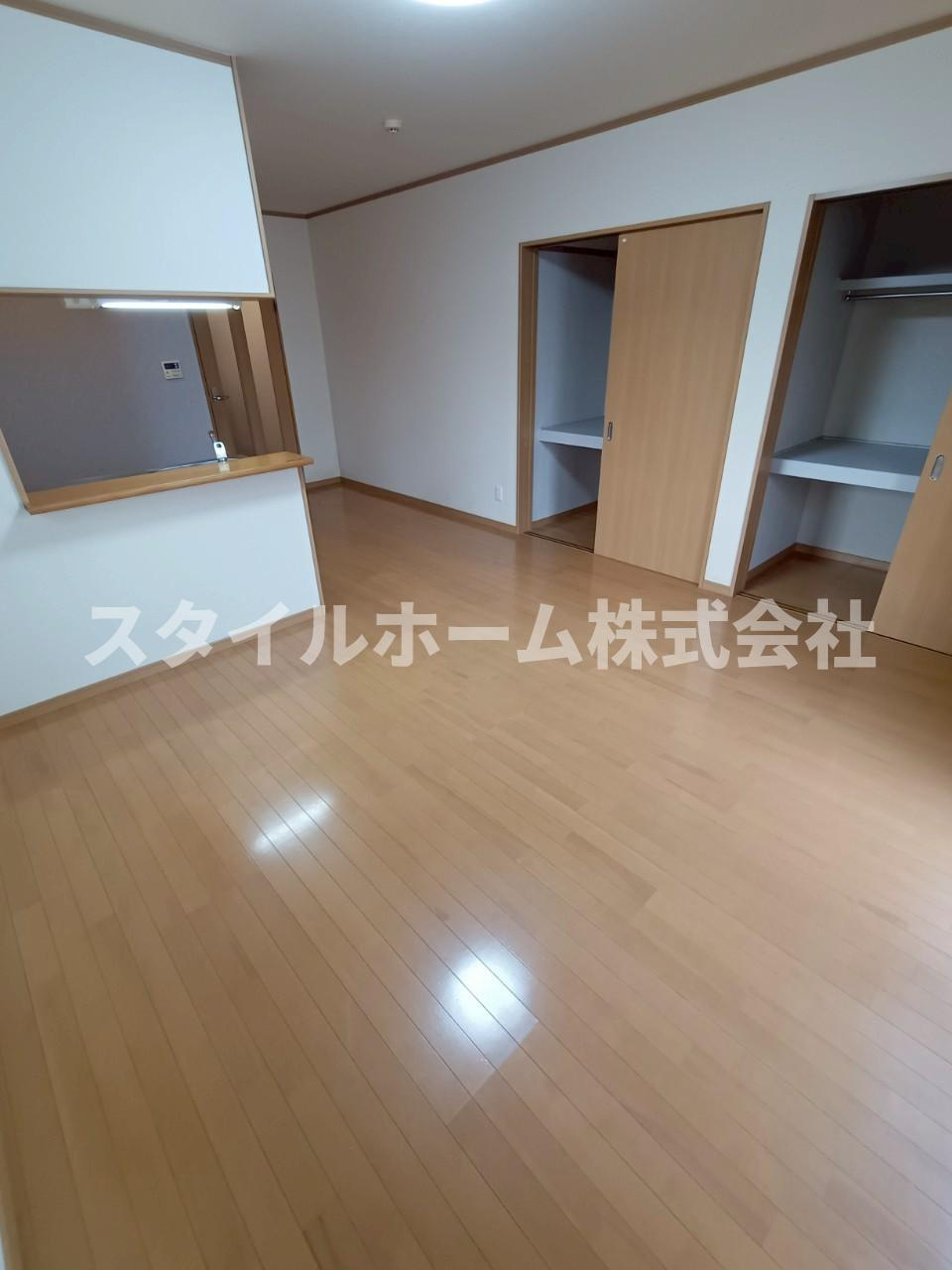 リバティ八幡Bの居間・リビング