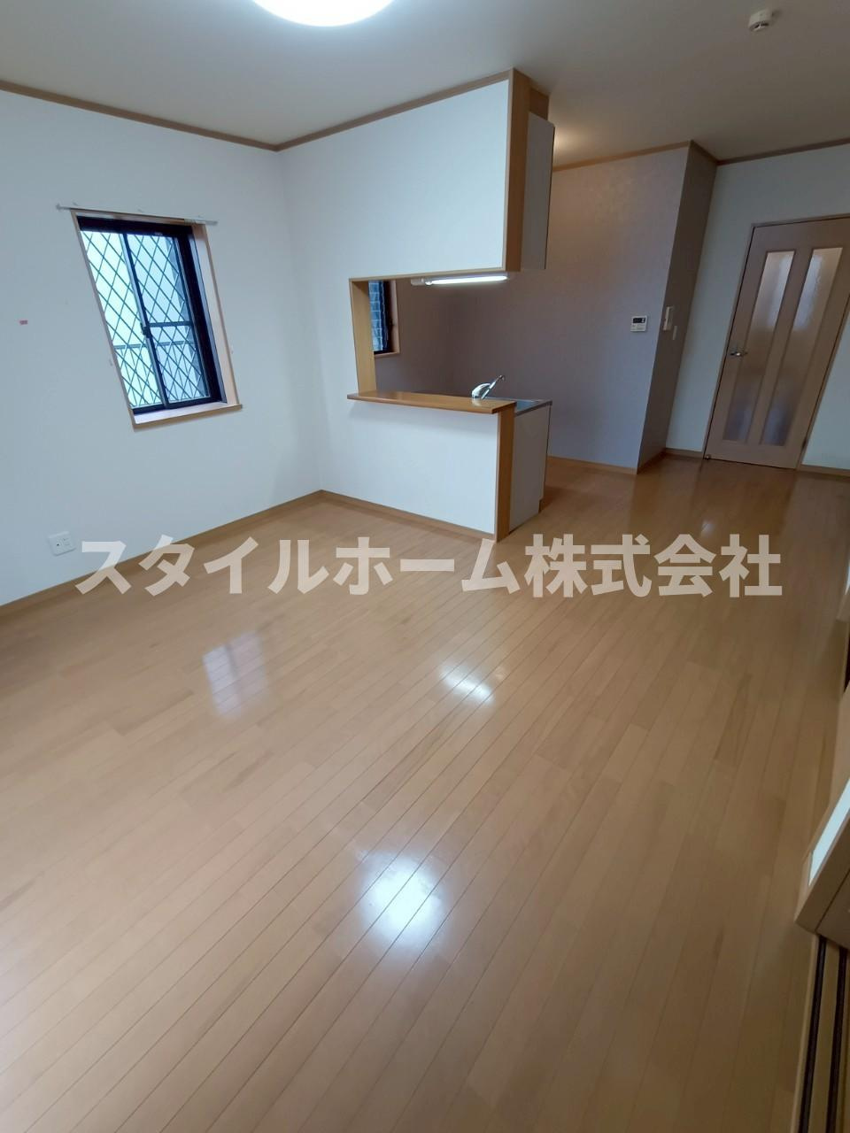 リバティ八幡Bの居間・リビング