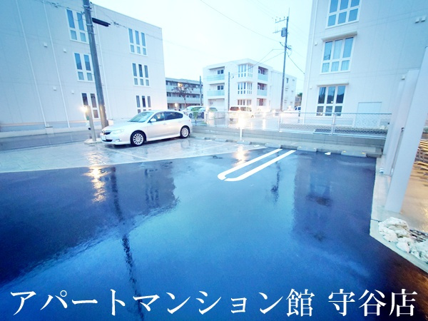 D's LIEN (ディ-ズリアン) Fの駐車場