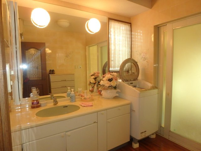 連島中央4LDK中古住宅の独立洗面台