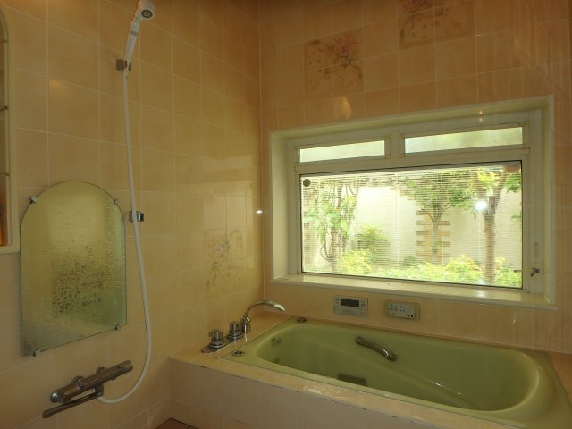 連島中央4LDK中古住宅の浴室