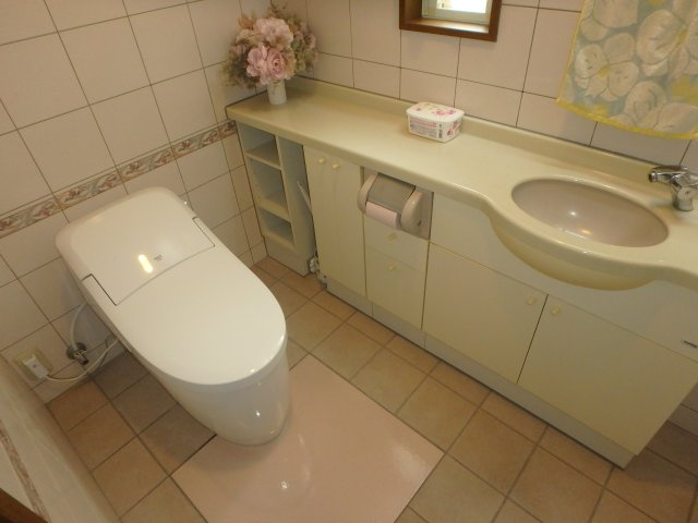 連島中央4LDK中古住宅のトイレ