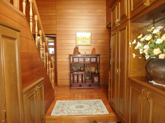 連島中央4LDK中古住宅の玄関