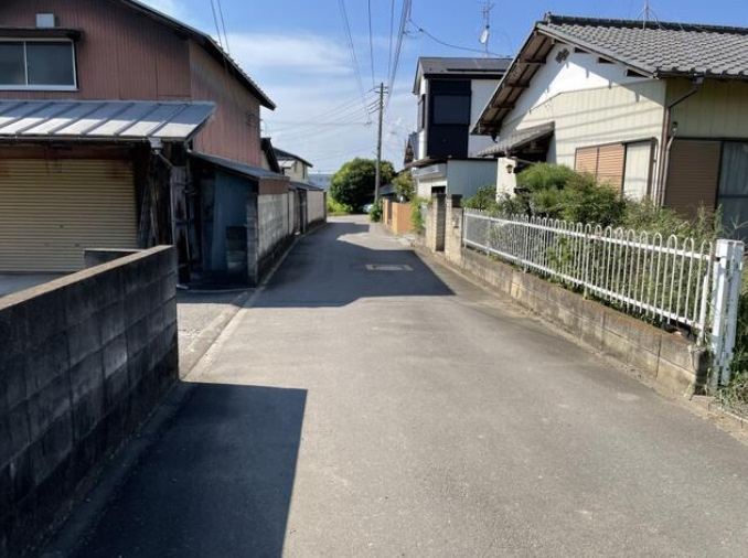 敷地面積９４坪　売地　川越市古谷上の前面道路含む現地写真|前面道路 西側:4m公道に17ｍ以上の接道！お車の出し入れもラクラクです♪

