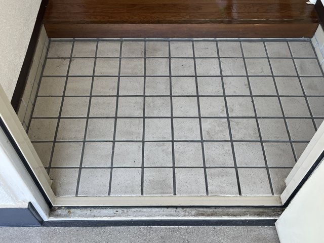 コーポエルムの玄関