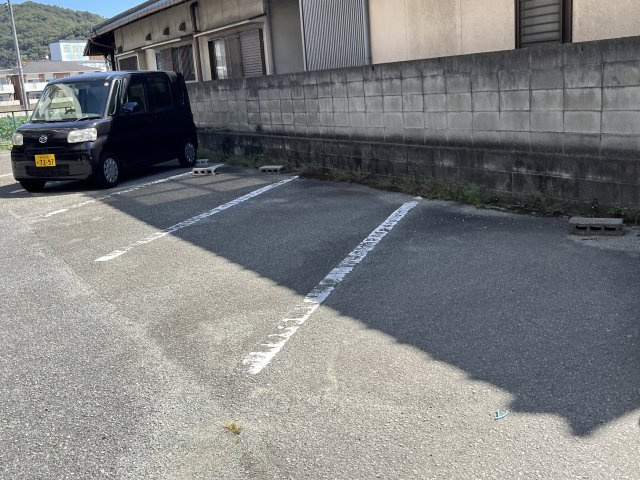 コーポエルムの駐車場