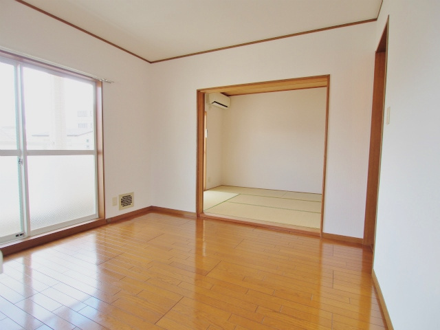 ベージュ２７８の居間・リビング