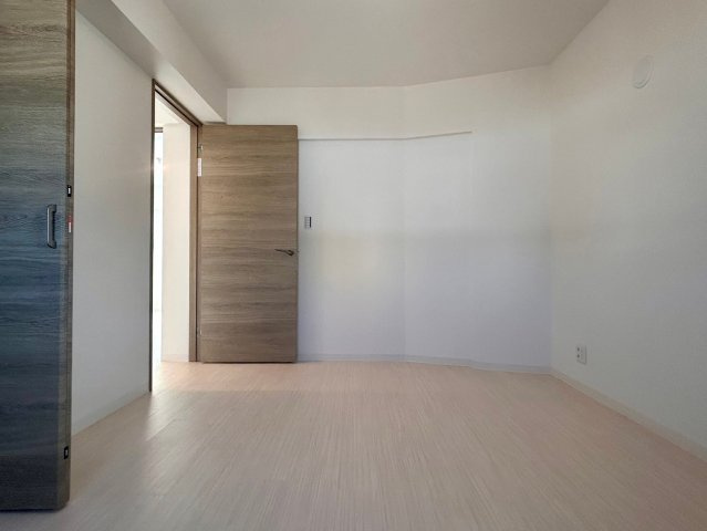 ＧＲＡＮＤＲＥＶＥ見附町の居間・リビング
