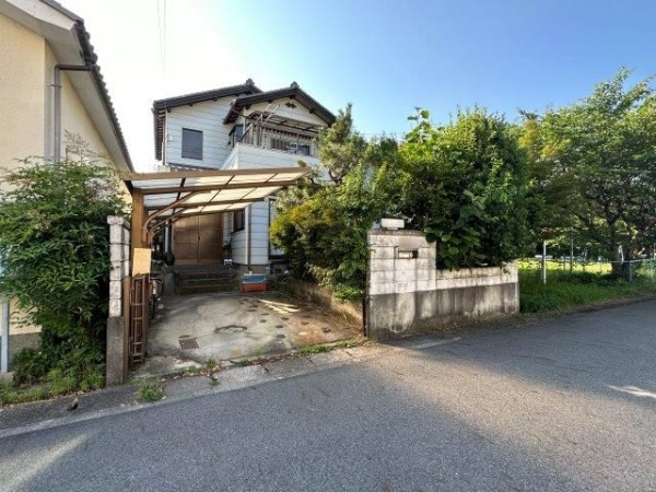 野洲市冨波乙　中古戸建の外観