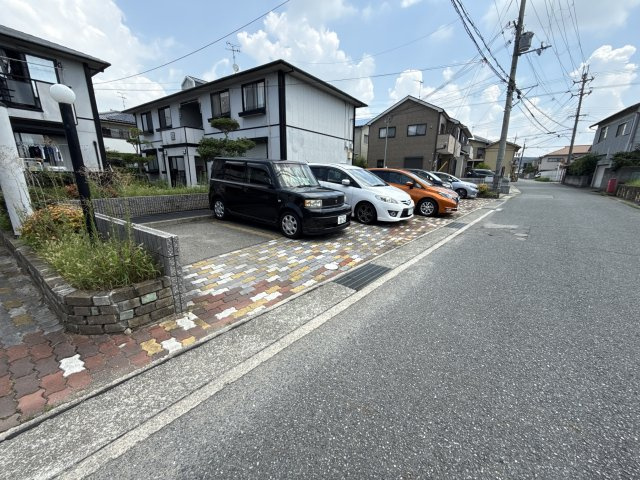 JAサンビレッジ末広 A棟の駐車場