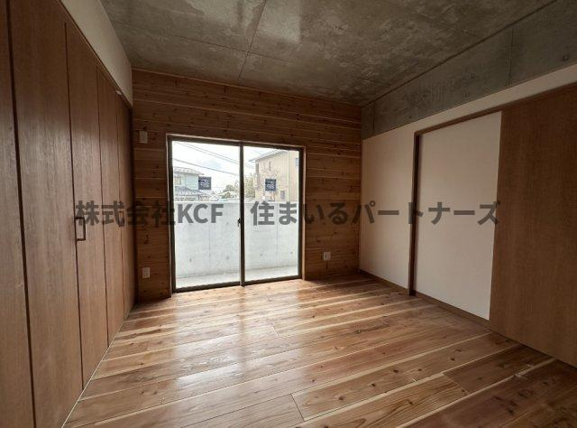 アッパーヤードの居間・リビング|こちらの居間で趣味の時間をお楽しみください