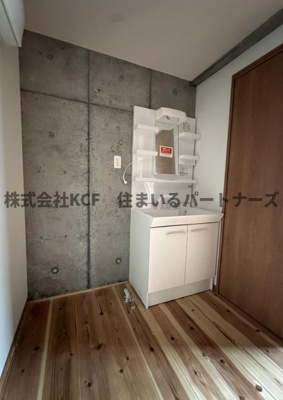 【洗面所】 | アッパーヤード | 脱衣スペースもあります