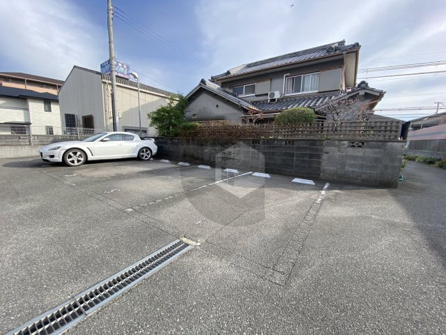 フラワーロードの駐車場