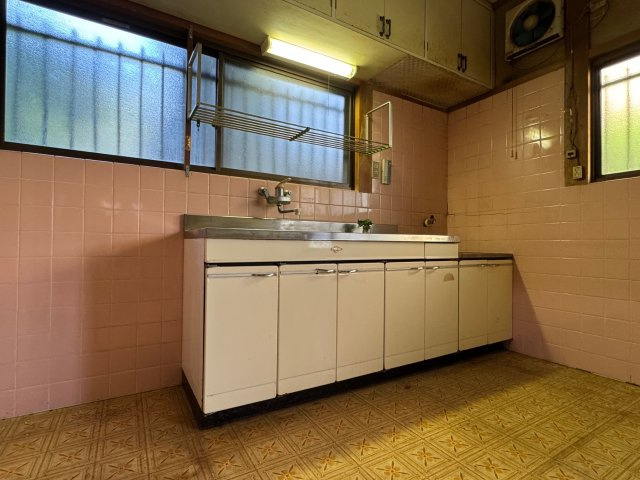 【キッチン】 | 和歌山県紀の川市深田　中古戸建 | キッチン♪　ピンクのタイルが可愛いです!(^^)!