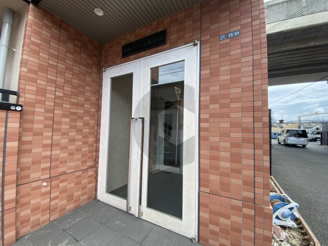 メルベーユ高井田のエントランス