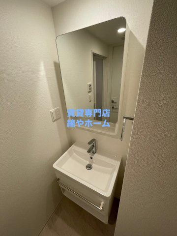 アドバンス難波ラシュレの独立洗面台