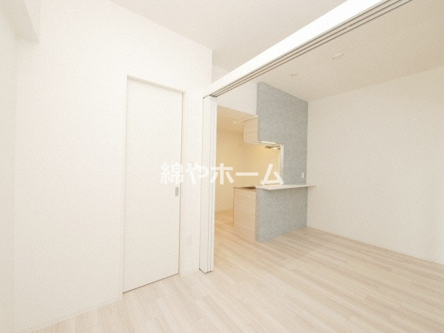 アドバンス難波ラシュレの洋室